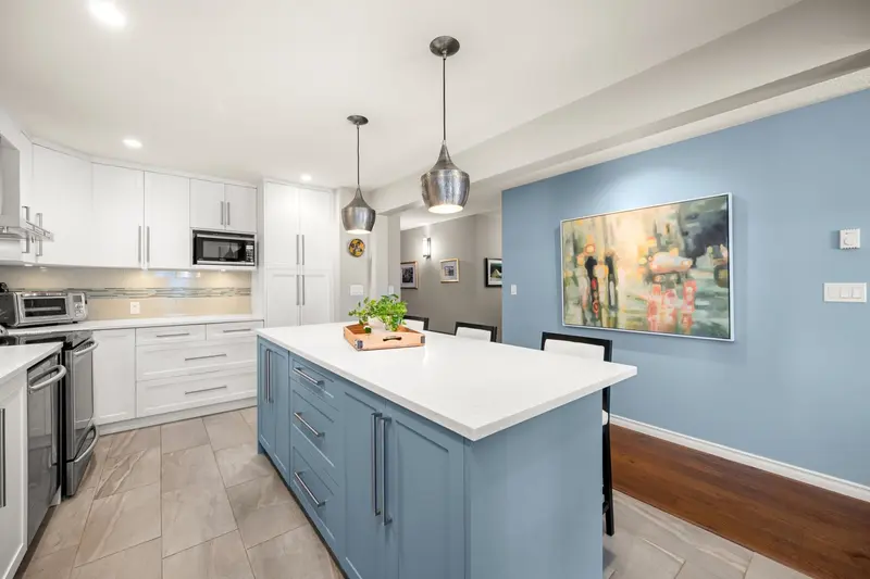 208A 1220 QUAYSIDE DRIVE - photo 4 of 25