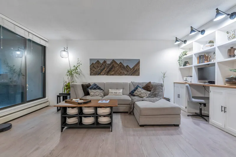 501 3771 BARTLETT COURT - photo 1 of 25