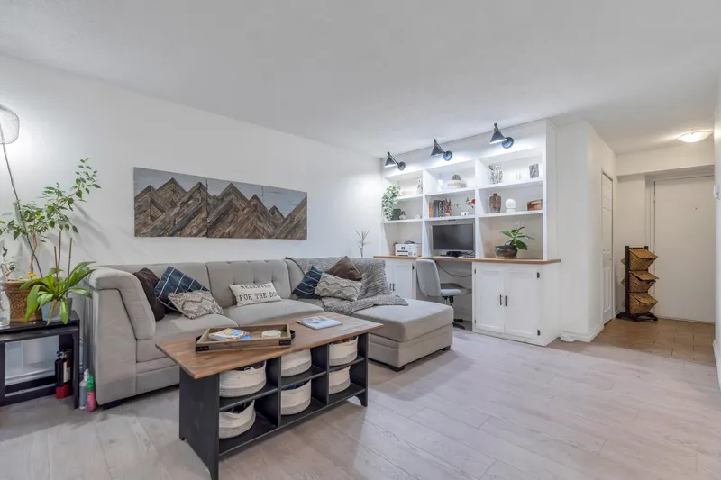 501 3771 BARTLETT COURT - photo 3 of 25