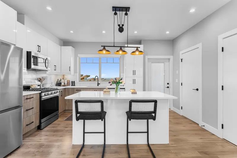 1 23710 133 AVENUE - photo 2 of 25