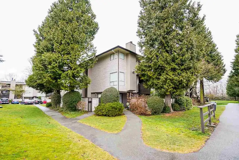 10634 HOLLY PARK LANE - photo 1 of 30
