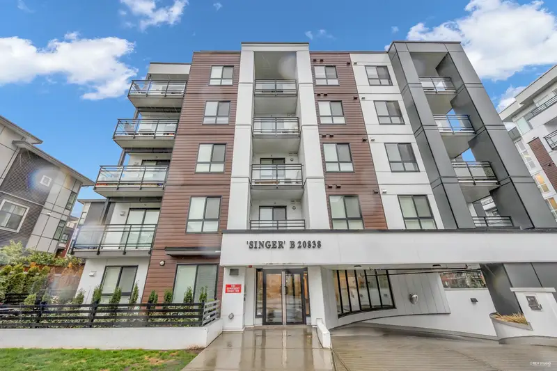 B211 20838 78B AVENUE - photo 1 of 25