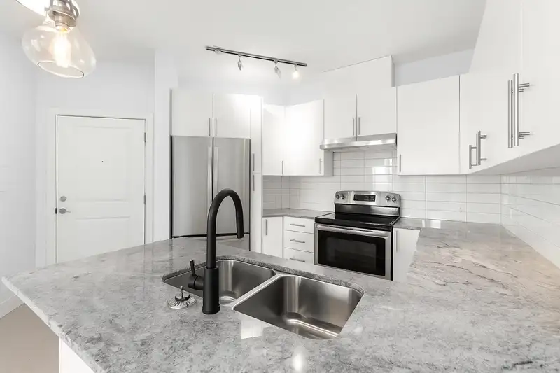 412 15956 86A AVENUE - photo 3 of 32