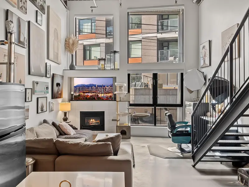 205 234 E 5TH AVENUE - photo 2 of 25