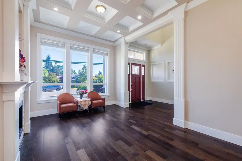 16067 14 AVENUE - photo 3 of 25