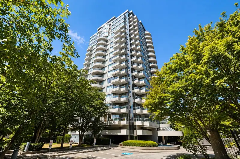 702 13353 108 AVENUE - photo 1 of 34