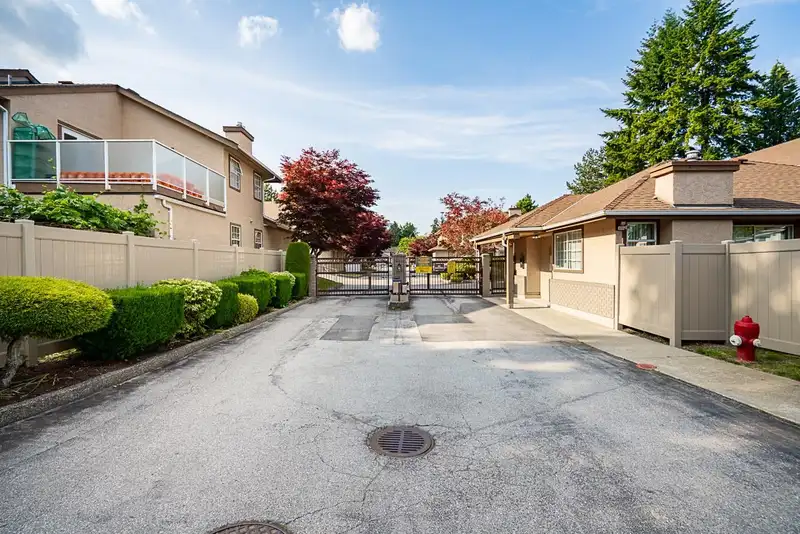 128 14861 98 AVENUE - photo 3 of 35
