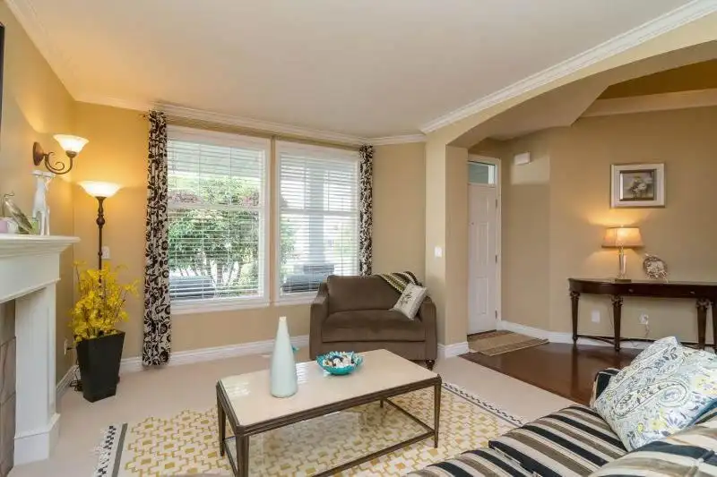 10672 164A STREET - photo 2 of 12