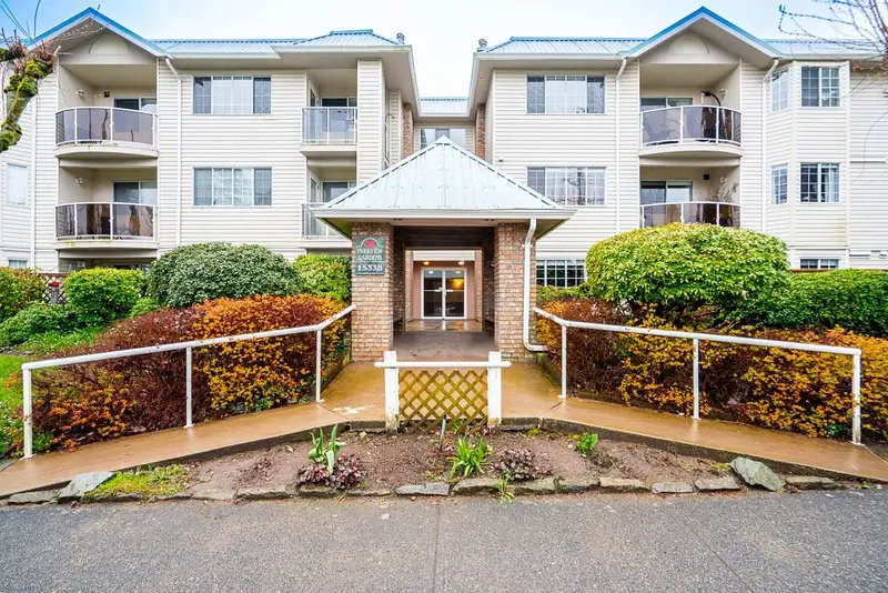 303 15338 18 AVENUE - photo 1 of 25