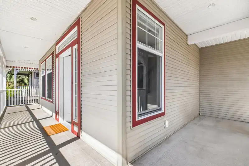 16715 78 AVENUE - photo 4 of 25