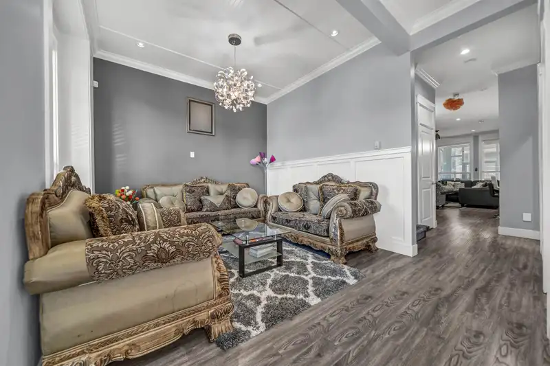 14166 61 AVENUE - photo 2 of 23