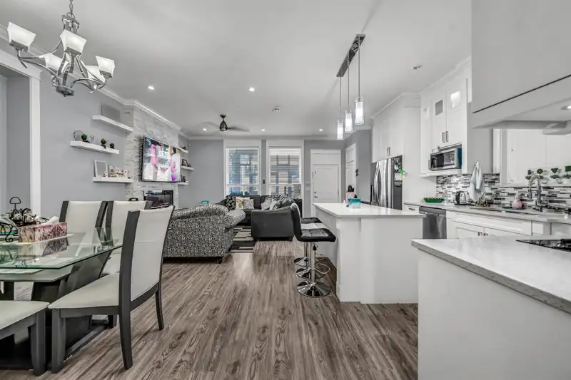 14166 61 AVENUE - photo 3 of 23