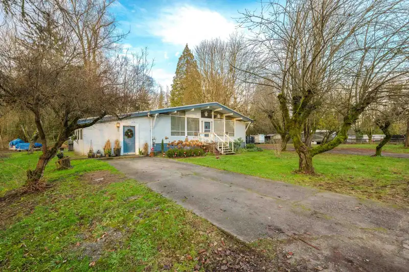 18701 88 AVENUE - photo 4 of 40