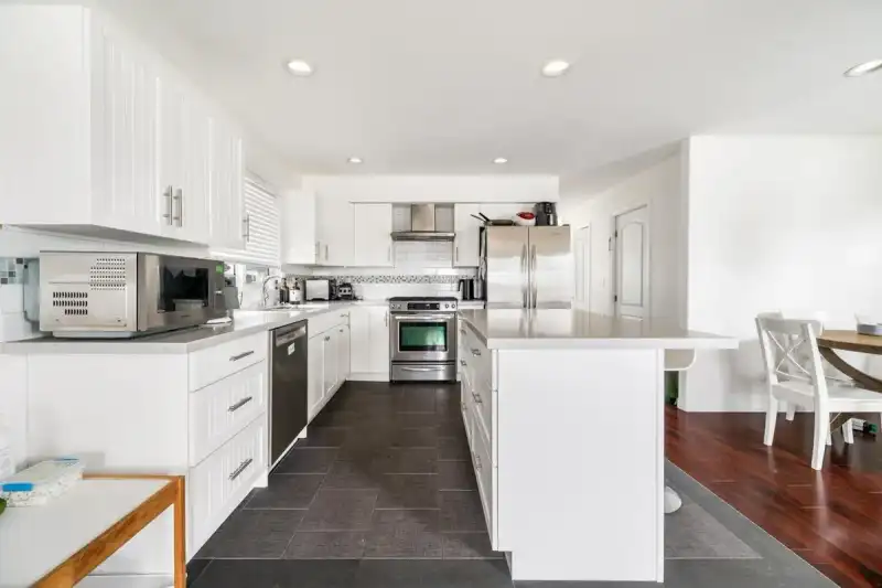 15476 110TH AVENUE - photo 1 of 23
