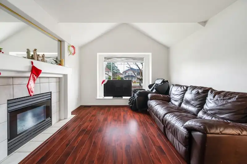 15476 110TH AVENUE - photo 4 of 23