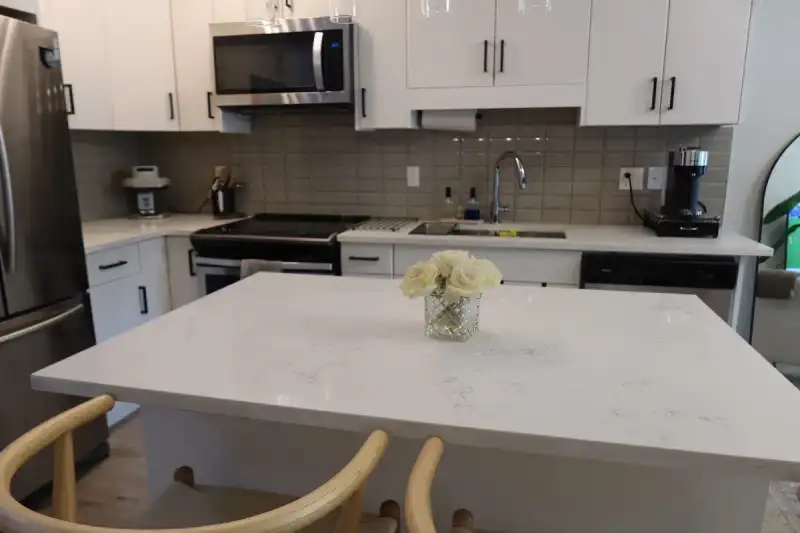 310 13799 101 AVENUE - photo 2 of 12