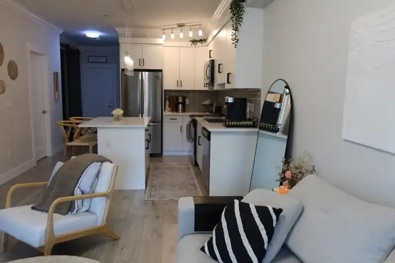 310 13799 101 AVENUE - photo 4 of 12