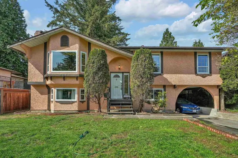14885 92 AVENUE - photo 1 of 40
