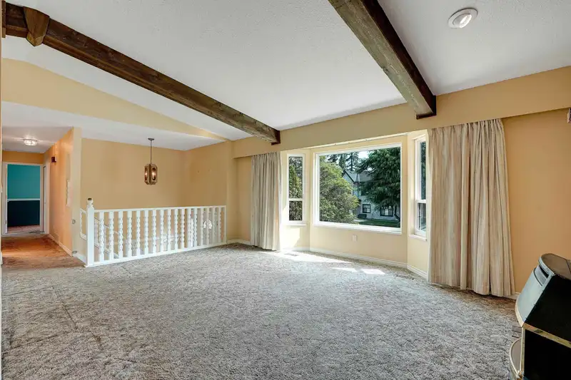 14885 92 AVENUE - photo 4 of 40