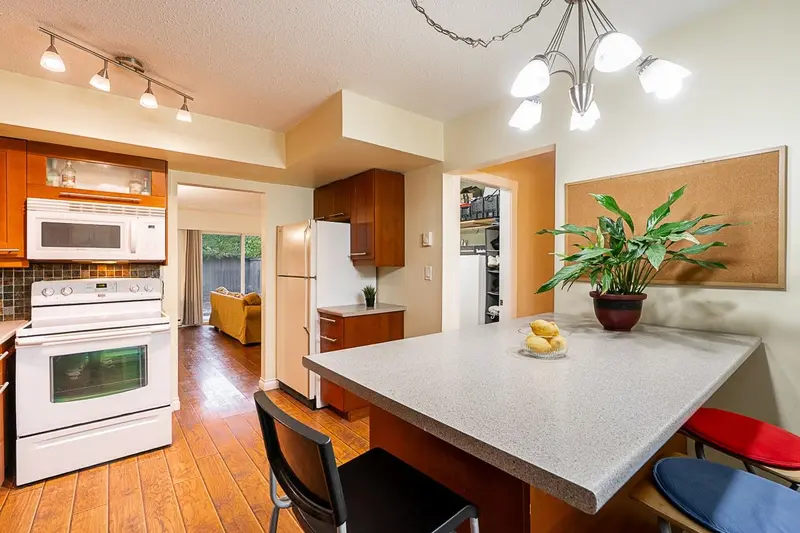 1 10900 SPRINGMONT DRIVE - photo 3 of 25