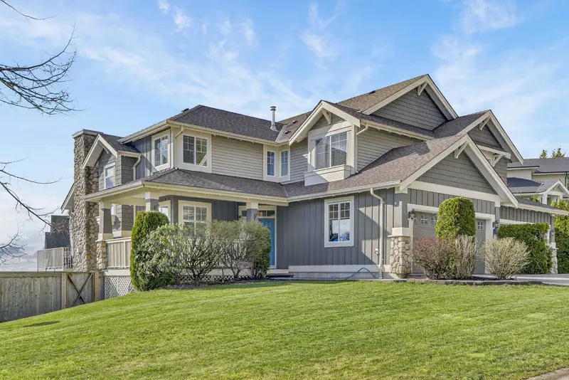 4 HICKORY DRIVE - photo 1 of 25