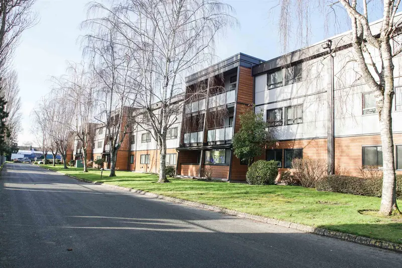 112 3411 SPRINGFIELD DRIVE - photo 1 of 21