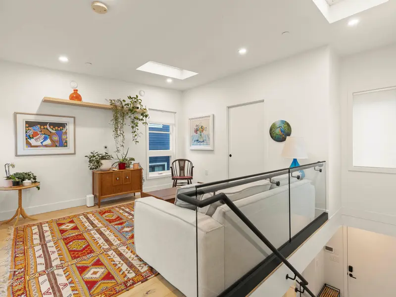 517 E 11TH AVENUE - photo 2 of 24