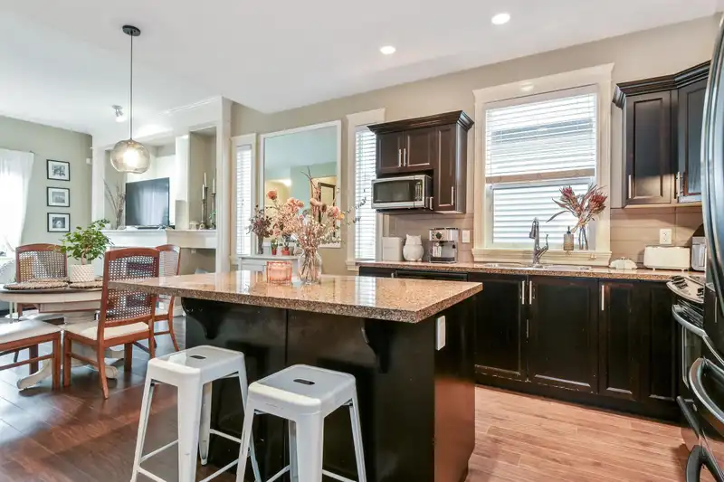 19254 73 AVENUE - photo 4 of 33