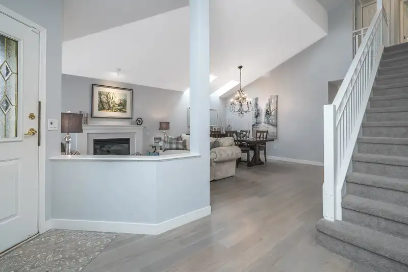 42 17917 68 AVENUE - photo 4 of 40