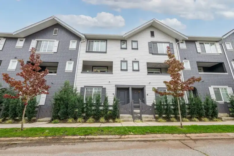 40 15489 99A AVENUE - photo 1 of 19