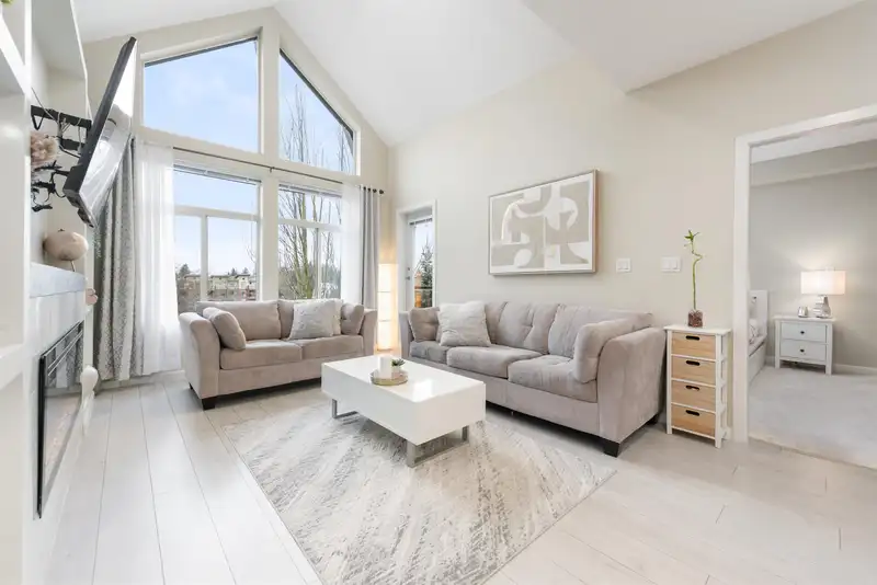 402 15388 101 AVENUE - photo 1 of 40
