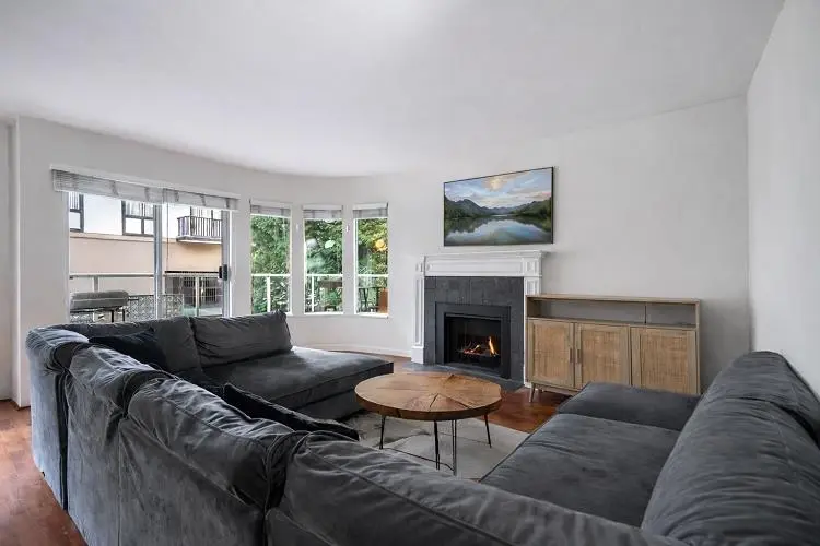 202 320 W 2ND STREET - photo 4 of 23