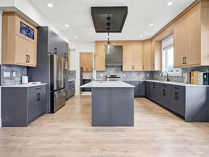14739 62 AVENUE - photo 2 of 20