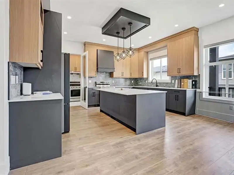 14739 62 AVENUE - photo 3 of 20
