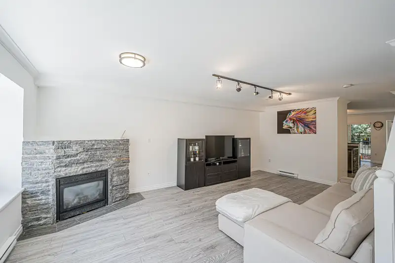 20 8155 164TH STREET - photo 2 of 25