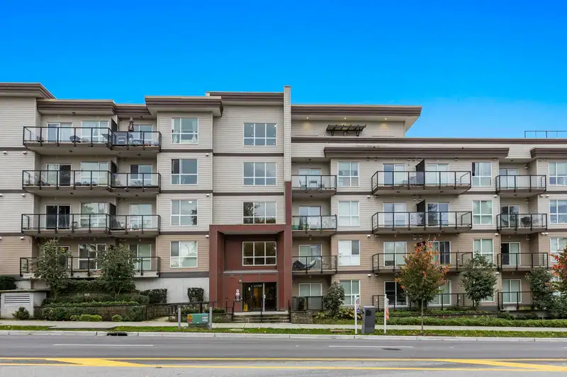 330 13768 108 AVENUE - photo 3 of 37