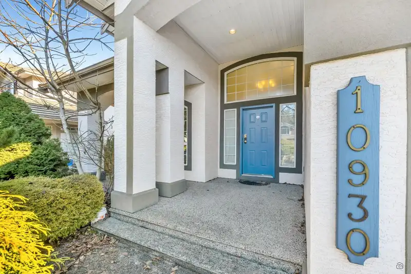 10930 164 STREET - photo 2 of 5