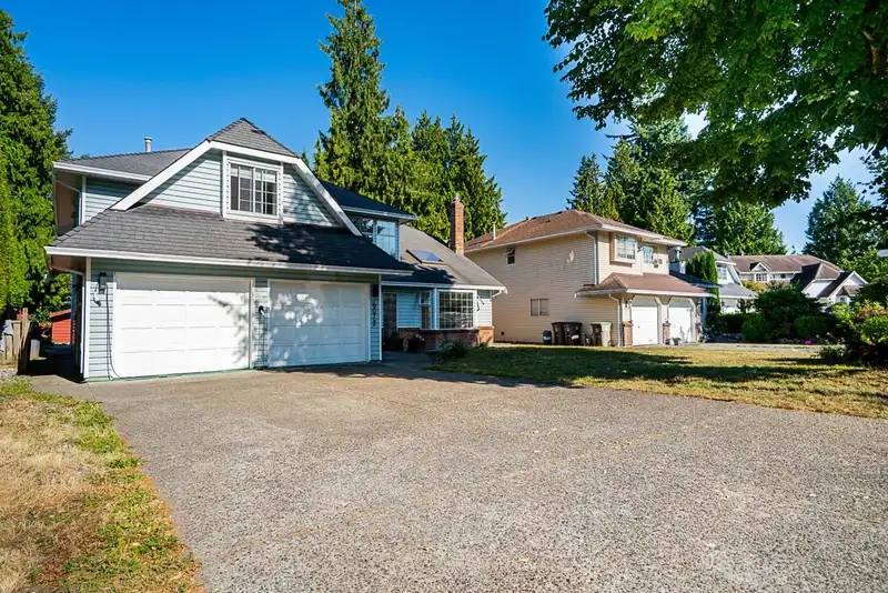6072 133A STREET - photo 2 of 29