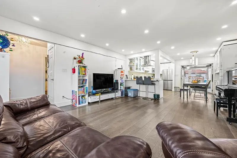 778 E 52ND AVENUE - photo 4 of 18