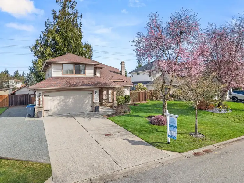 16135 95 AVENUE - photo 1 of 40