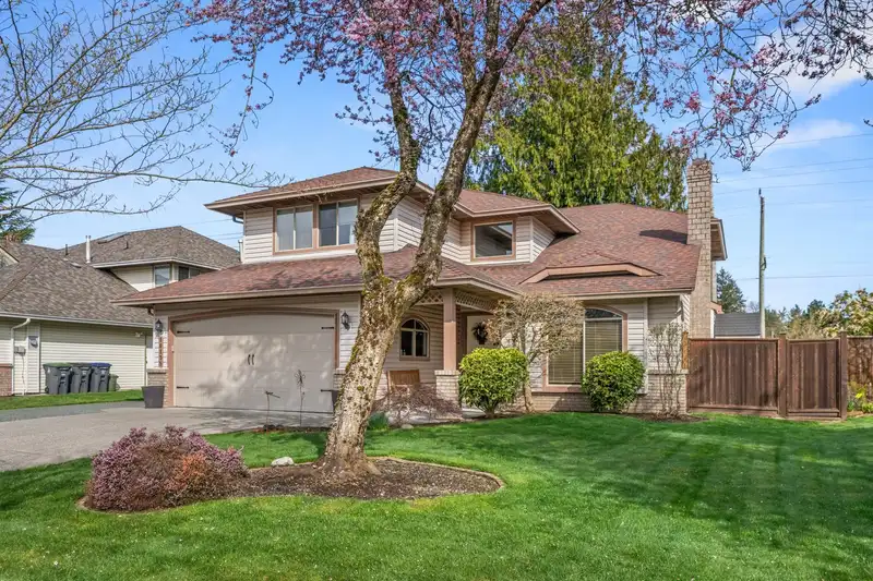 16135 95 AVENUE - photo 3 of 40