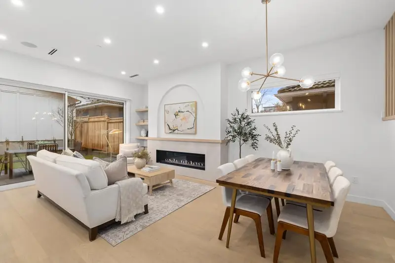 2 810 E 22ND AVENUE - photo 4 of 25