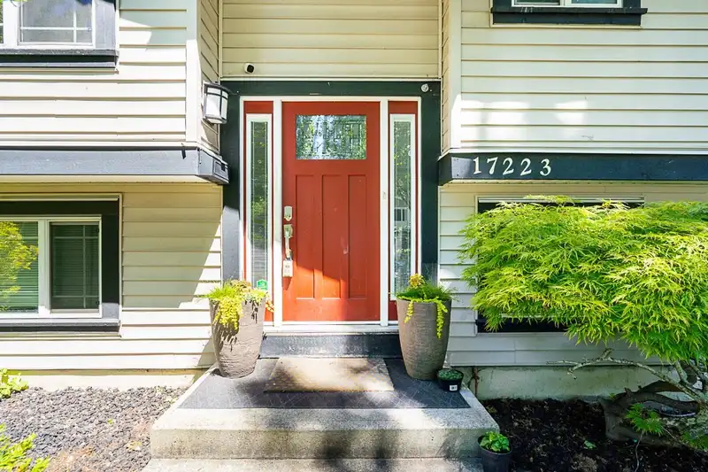 17223 61B AVENUE - photo 4 of 34