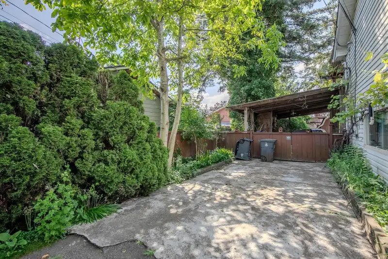 17360 58A AVENUE - photo 4 of 36