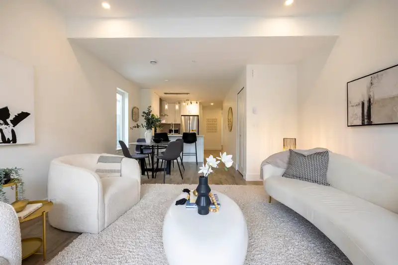 1 6328 KING GEORGE BOULEVARD - photo 1 of 16
