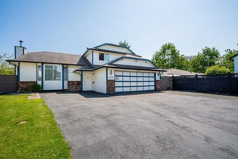 13708 90A AVENUE - photo 2 of 2