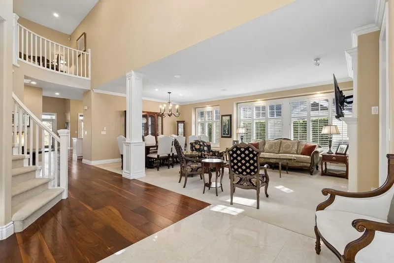 19 15715 34 AVENUE - photo 4 of 25