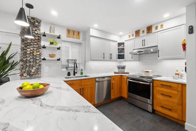 203 1943 E 1ST AVENUE - photo 1 of 25