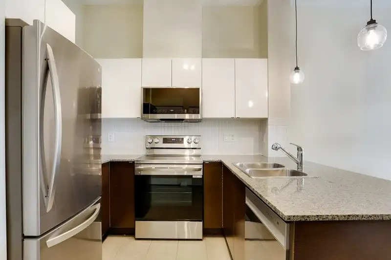 525 13733 107A AVENUE - photo 3 of 18