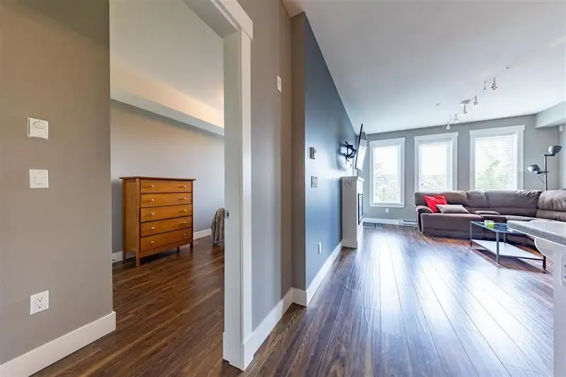 210 5665 177B STREET - photo 2 of 11